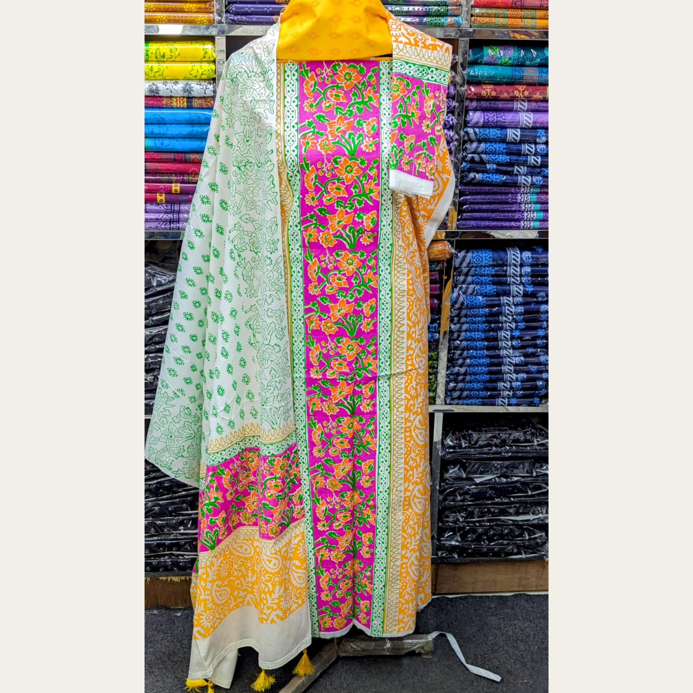 New Exclushive Collection High Qualitiey Cotton Printed Three Piece